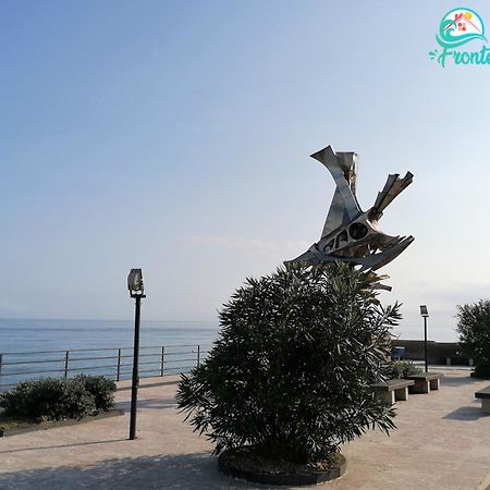 Casa Fronte Mare Villa Santa Teresa Di Riva Eksteriør bilde